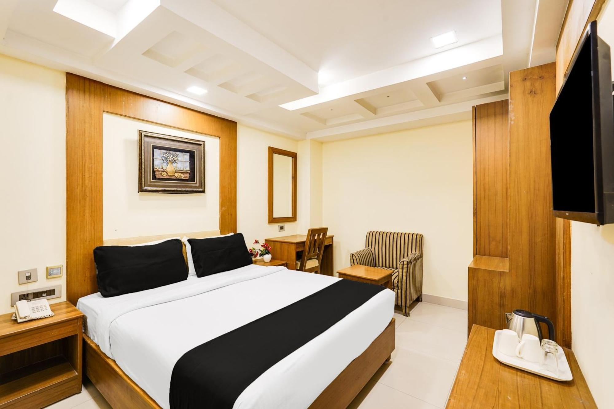 Super Townhouse Oak Alandur Near Chennai Airport Formerly Vijay Park Екстер'єр фото
