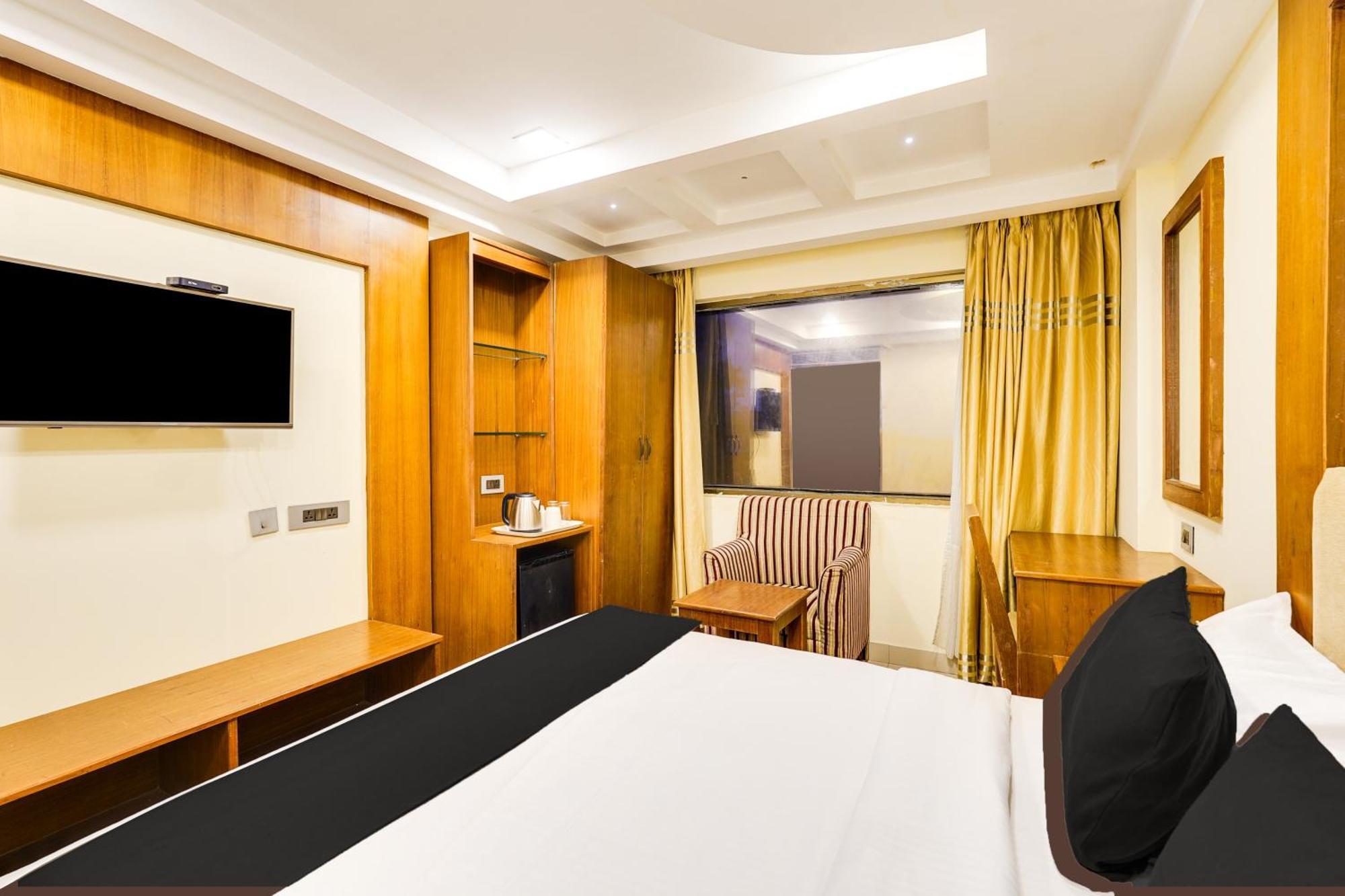 Super Townhouse Oak Alandur Near Chennai Airport Formerly Vijay Park Екстер'єр фото