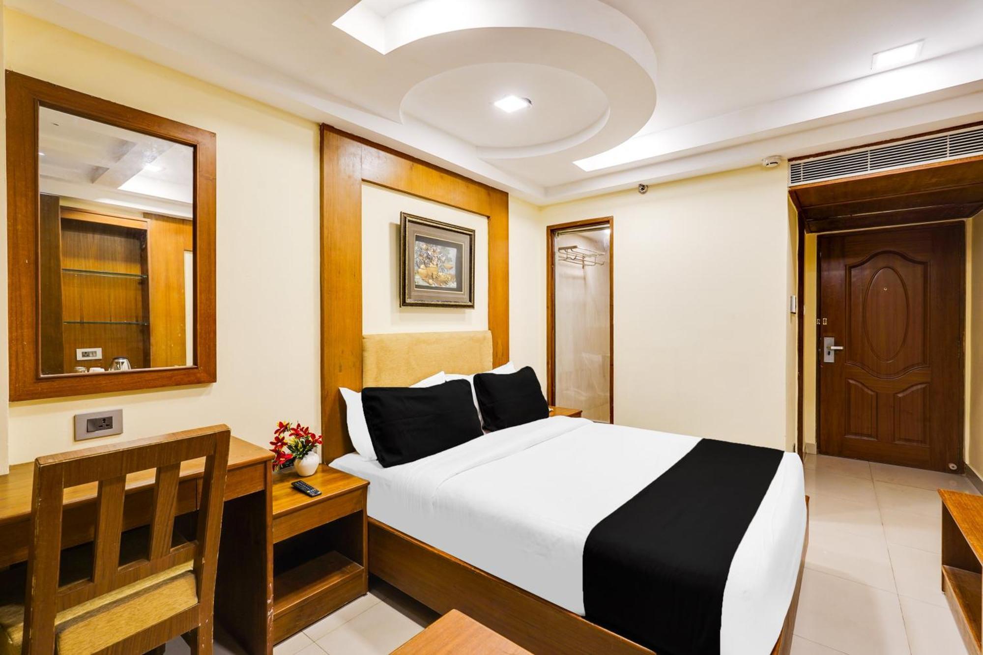 Super Townhouse Oak Alandur Near Chennai Airport Formerly Vijay Park Екстер'єр фото