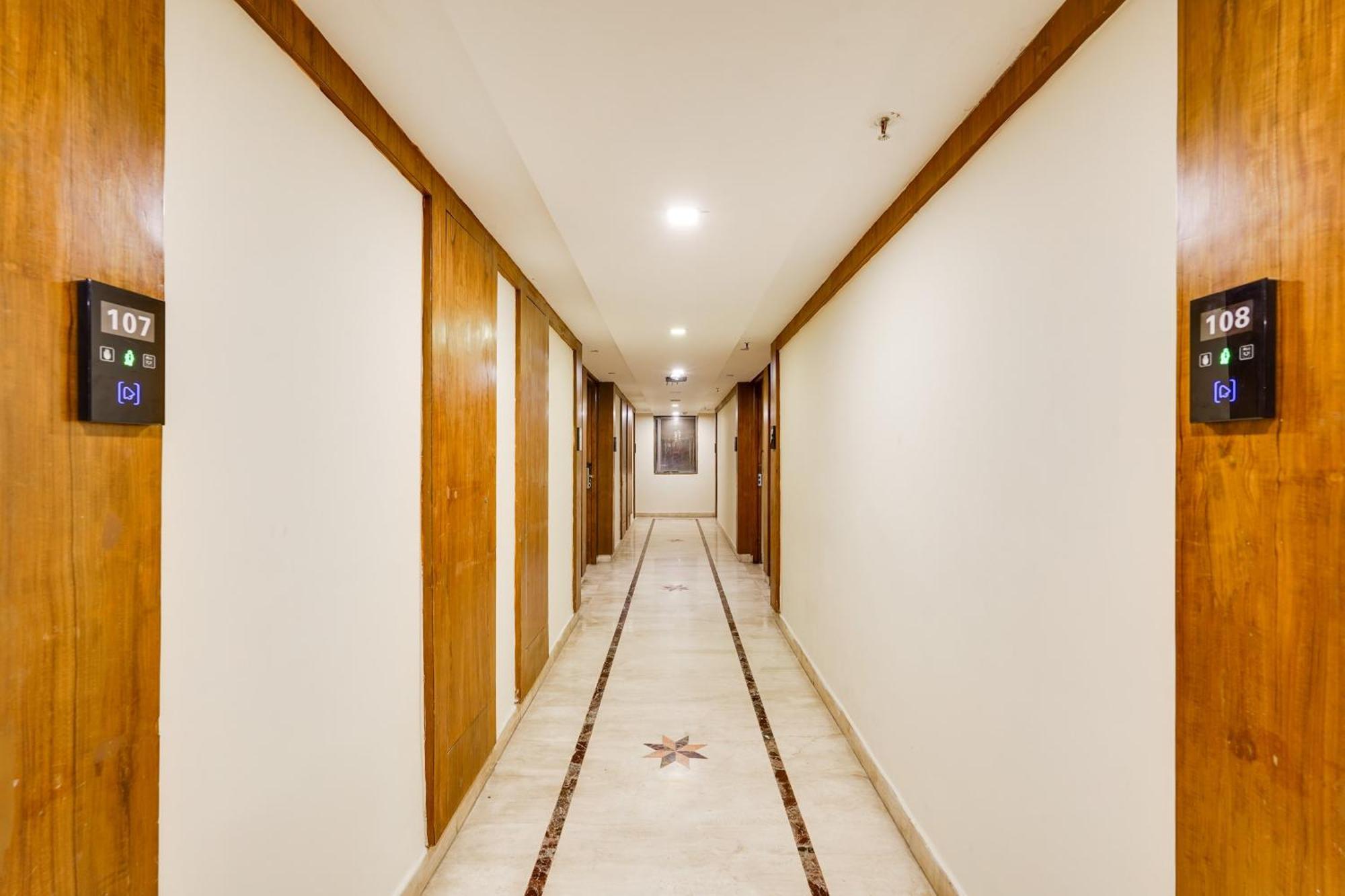 Super Townhouse Oak Alandur Near Chennai Airport Formerly Vijay Park Екстер'єр фото